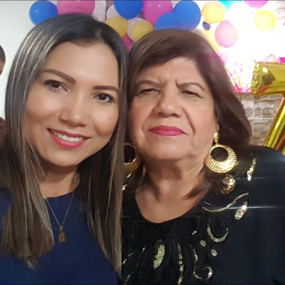 Karla Marcela Rico Santana y su mamá Alba Luz Santana.